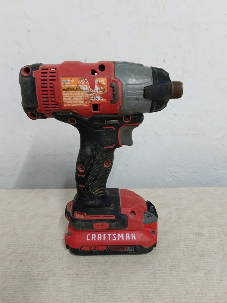 Kit de taladros CRAFTMAN con cargador, usado
