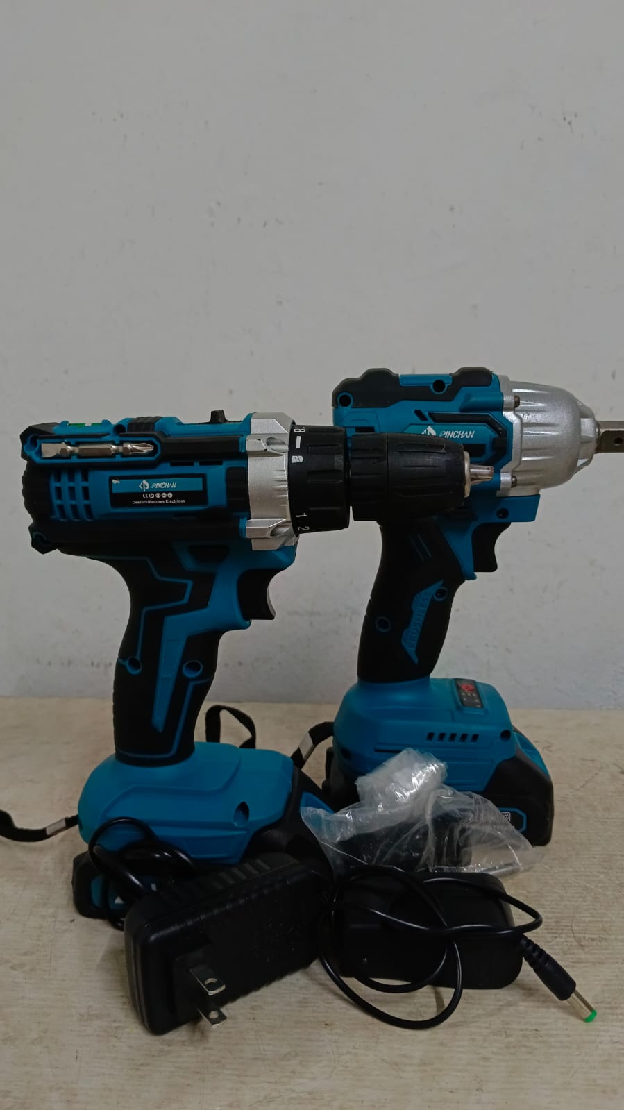 KIT DE TALADROS PINCHAN CON CARGADORES