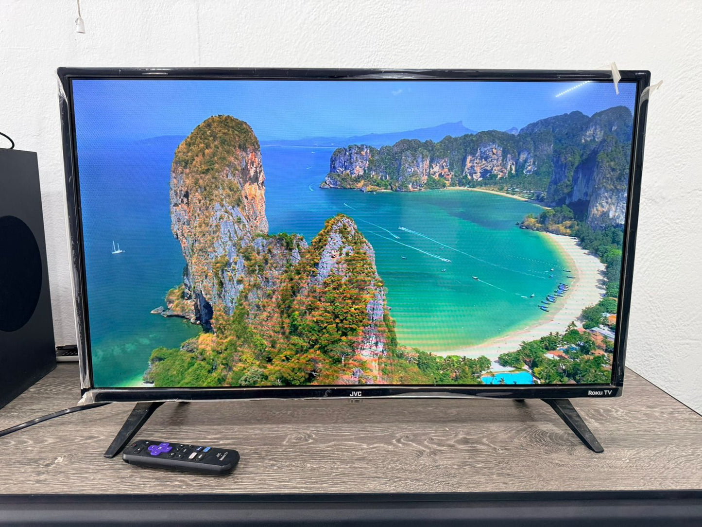 PANTALLA SMART TV JVC 32 PULGADAS-USADO