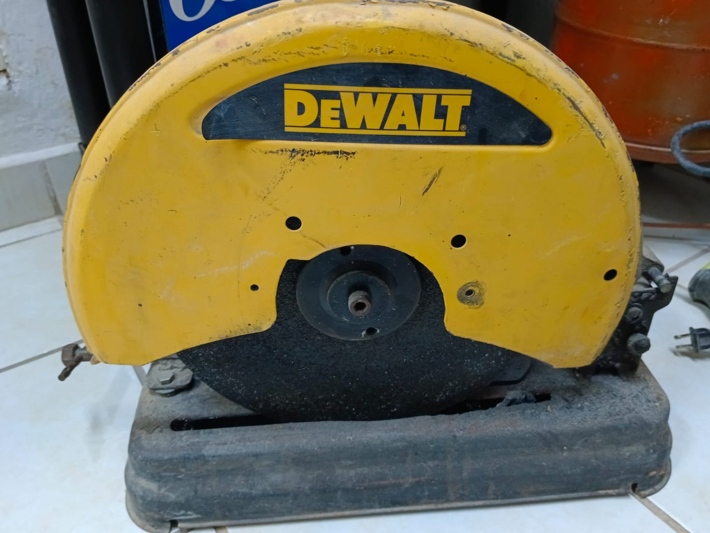 Cortadora de metal Dewalt d28730, usada