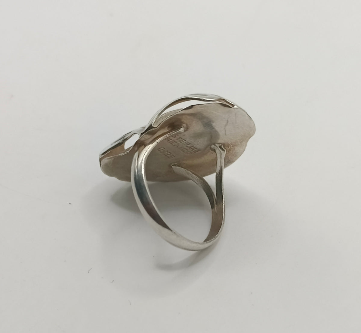 Anillo con sintetico cafe PLATA 925 peso 5.3gr