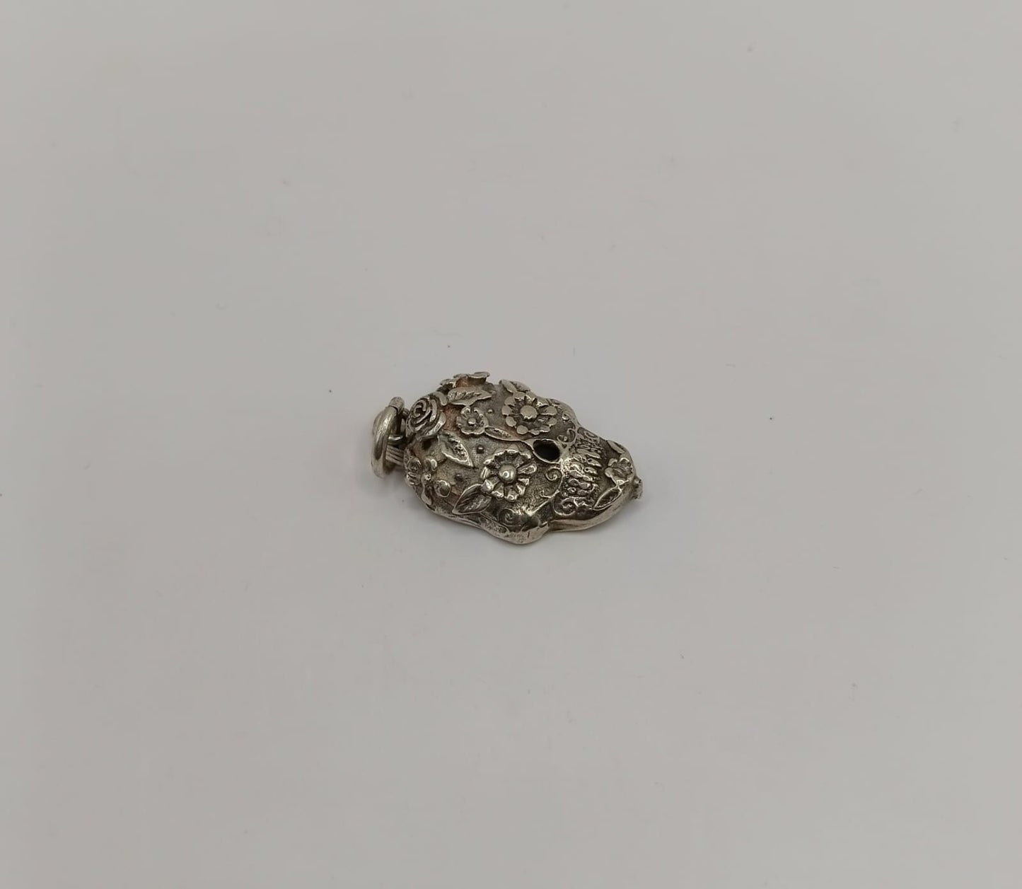 Dije calavera PLATA 925 peso 7.9gr, usado