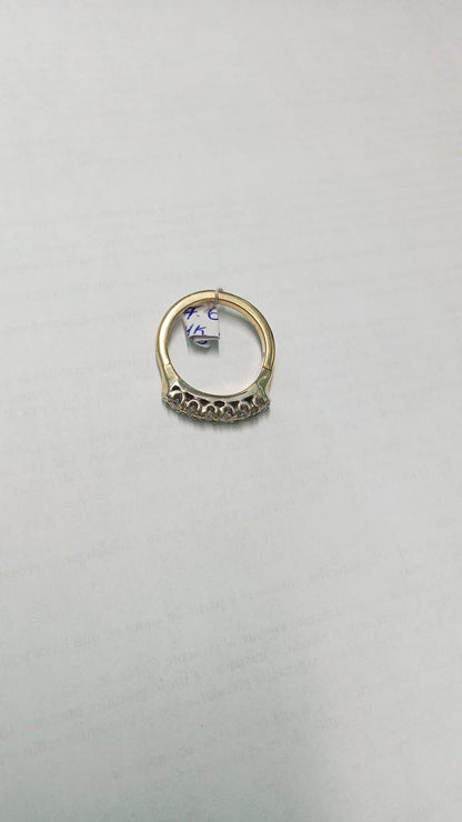 💍 Anillo en Oro Blanco 14K con Tira de 6 Piedras Sintéticas – Talla 6.5 ✨