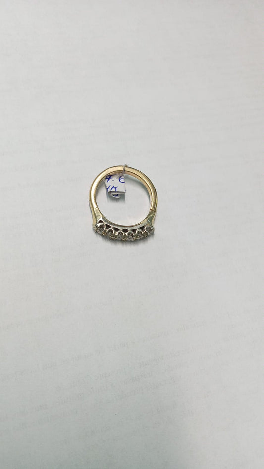 💍 Anillo en Oro Blanco 14K con Tira de 6 Piedras Sintéticas – Talla 6.5 ✨