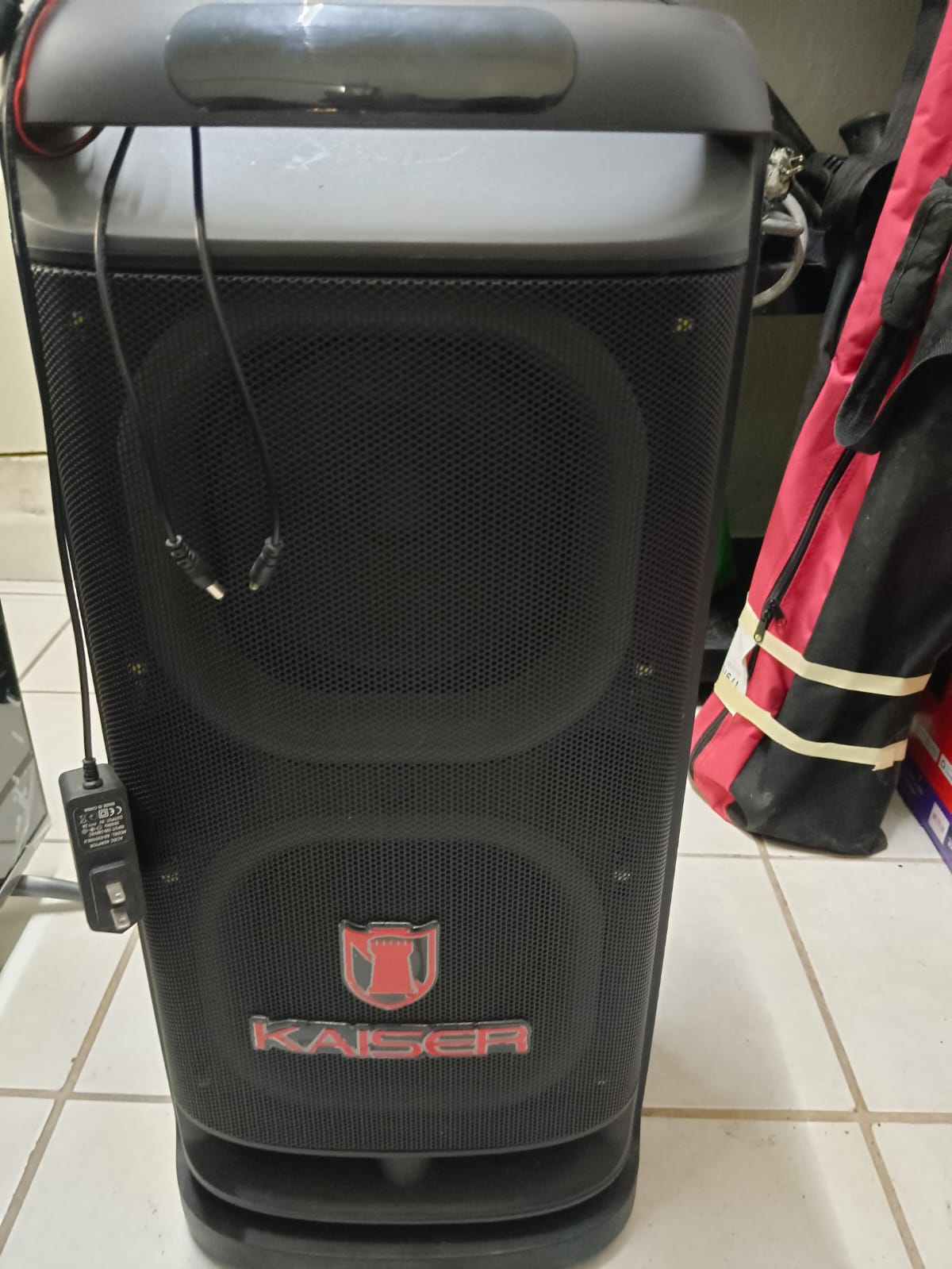 Bocina KAISER kw-8024 recargable, usado