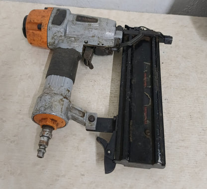 Pistola Neumatica Truper en estuche, usado