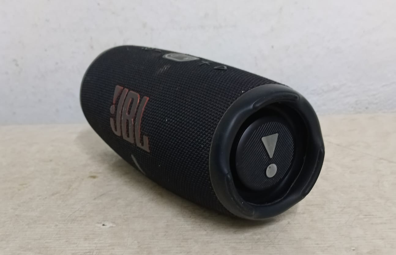 Bocina JBL CHARGE 5, usado