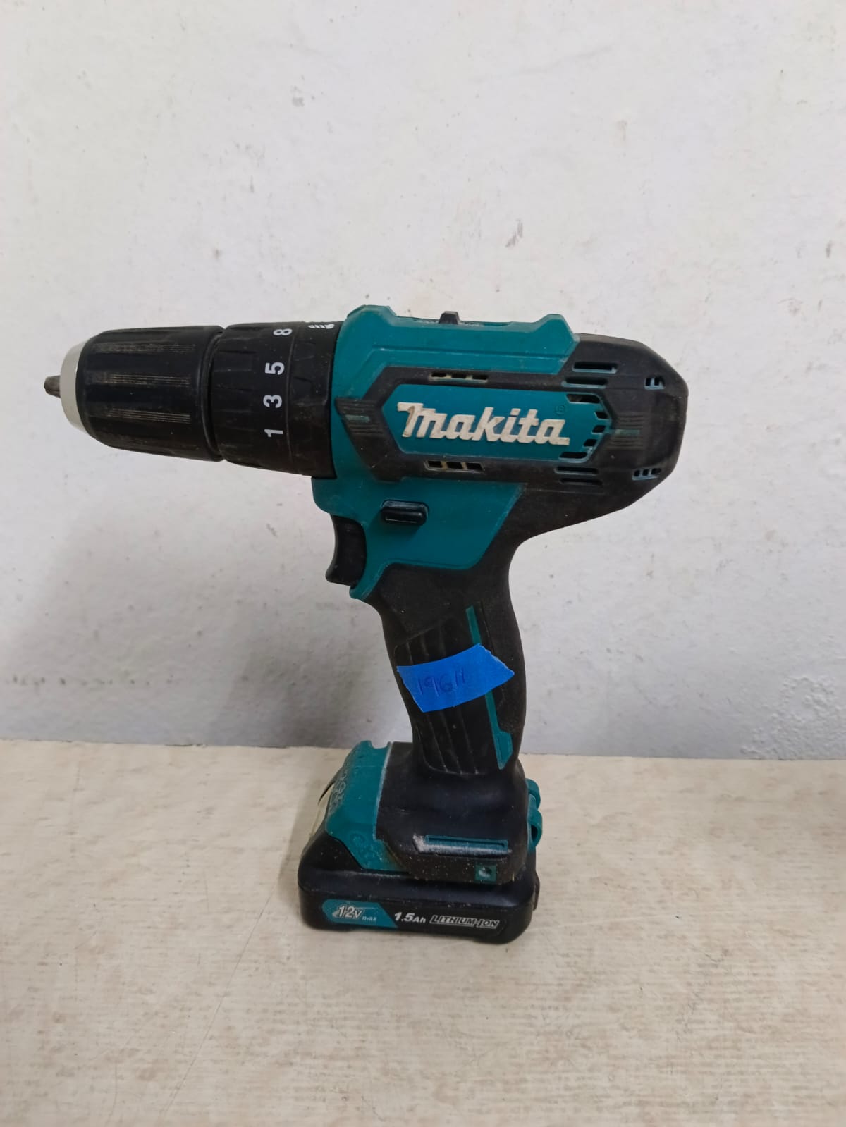 Kit de taladros inalambricos MAKITA con cargador, usado