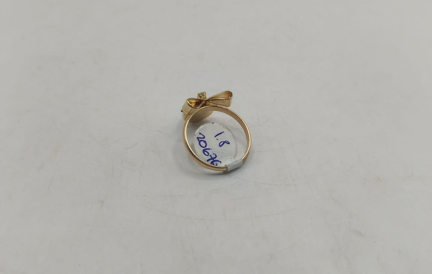 Anillo moño ojo de gato gris ORO 10k peso 1.8gr, usado