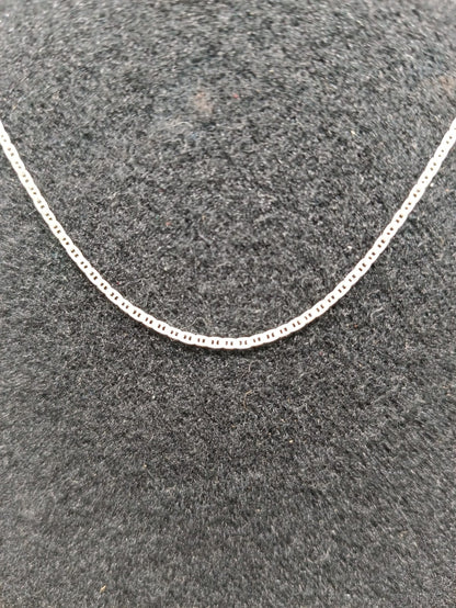 Collar eslabon gussi PLATA 925 peso 1.8gr 45cm, usado