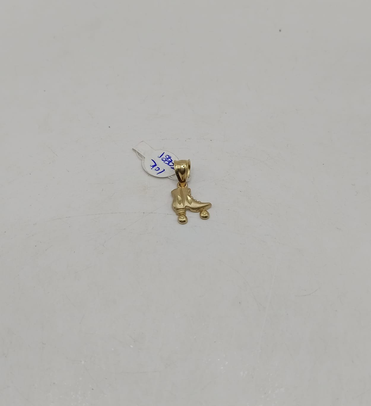 Dije Patin ORO 10k peso 1.1gr, usado