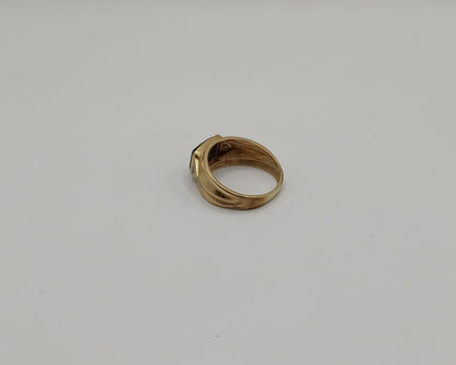 Anillo tipo sello con sintetico negro ORO 8k peso 3.3gr, usado