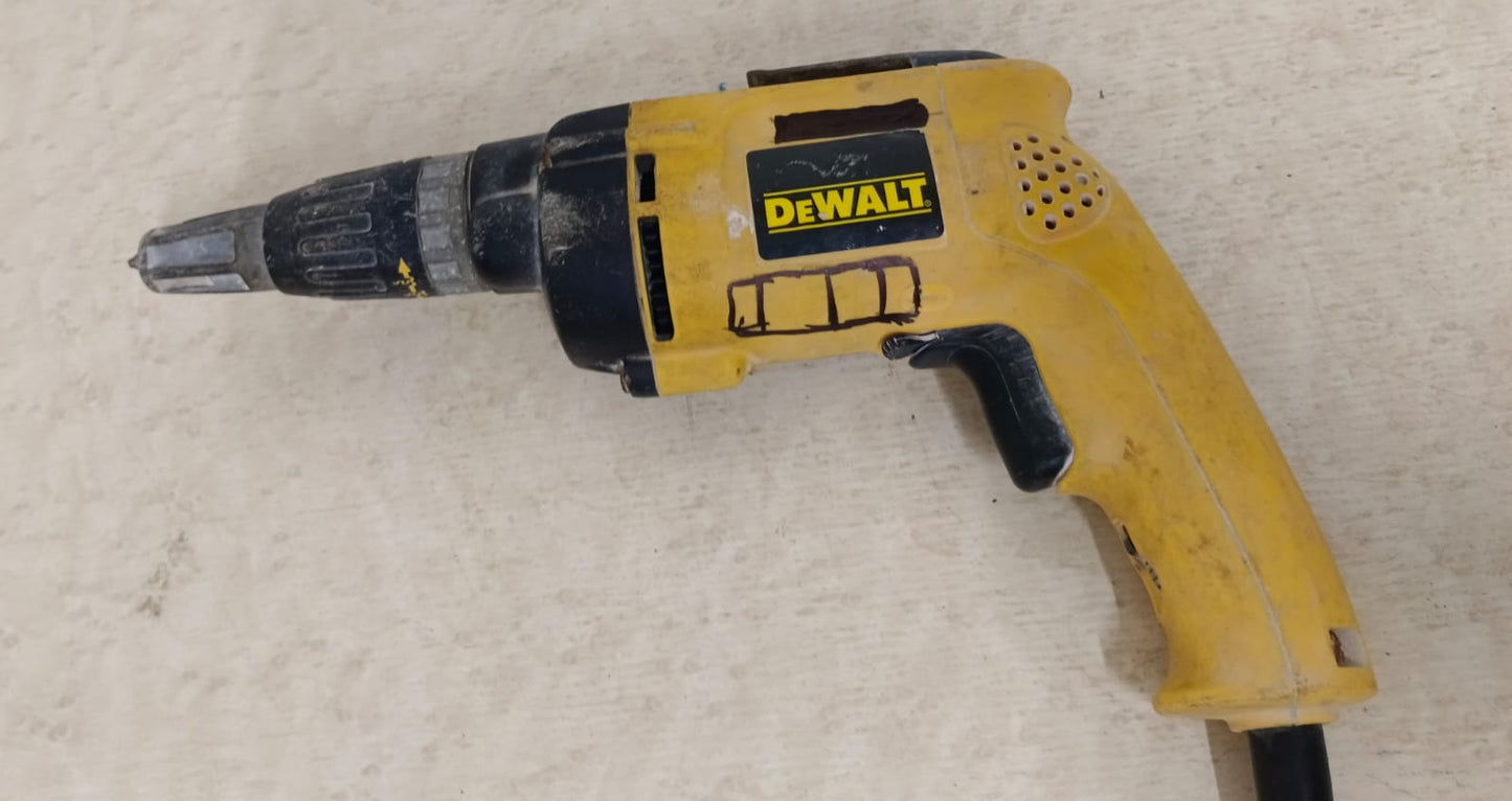 Atornillador Dewalt DW260, usado