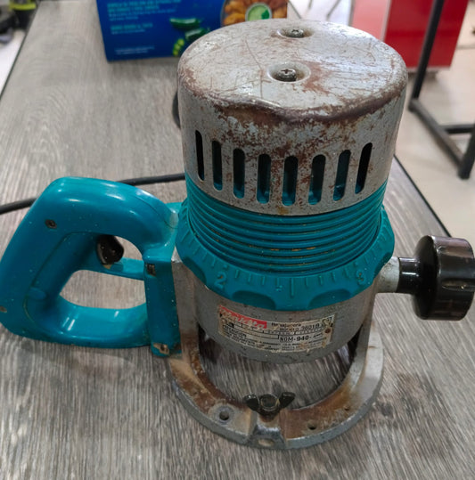 Router Makita 3601b, usado