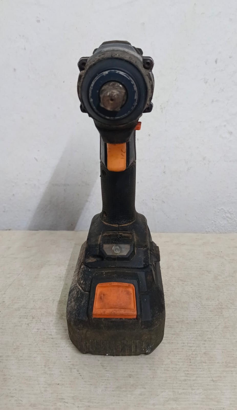 Pistola de impacto inalambrico TRUPER max-20l con cargador, usado