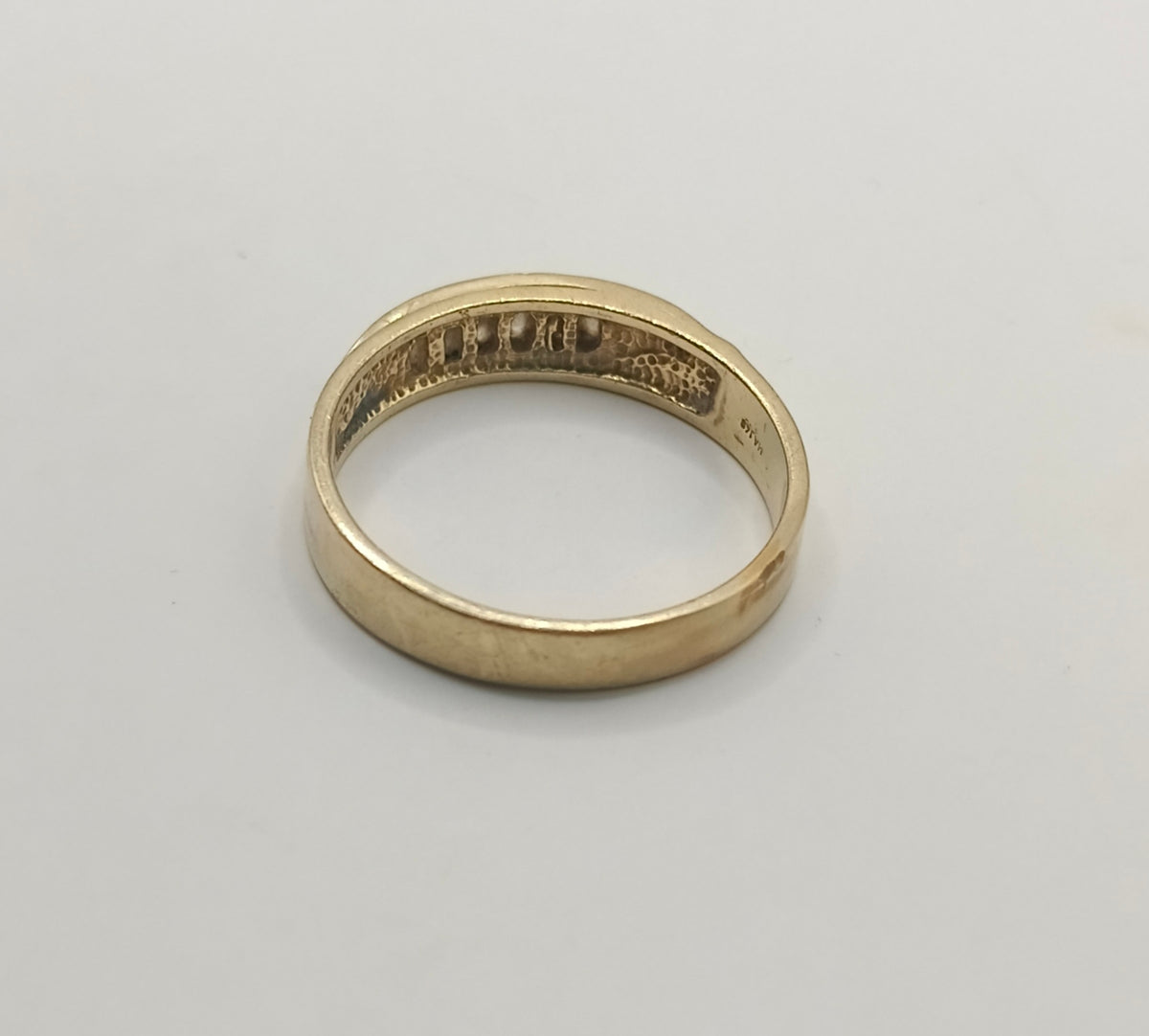 Argolla con sinteticos ORO 14k peso 4.7gr