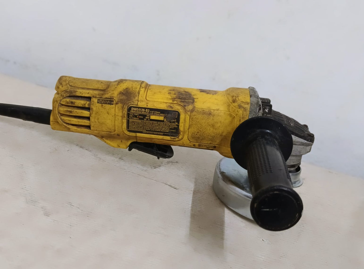 Mini esmeril DEWALT dwe4120, usado