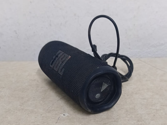 Bocina recargable JBL flip 6, usado