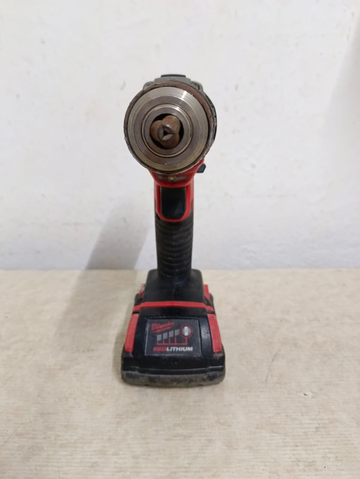 Taladro inalambrico MILWAUKEE hammer drill sin cargador, usado