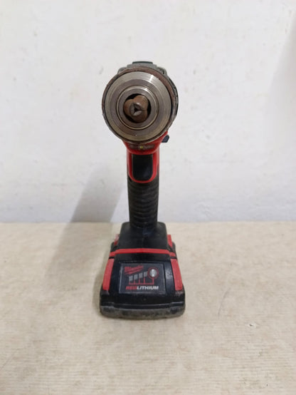 Taladro inalambrico MILWAUKEE hammer drill sin cargador, usado