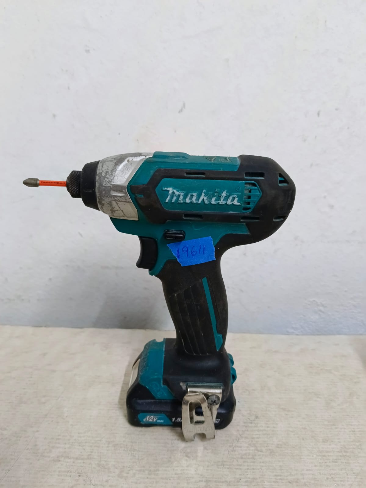 Kit de taladros inalambricos MAKITA con cargador, usado
