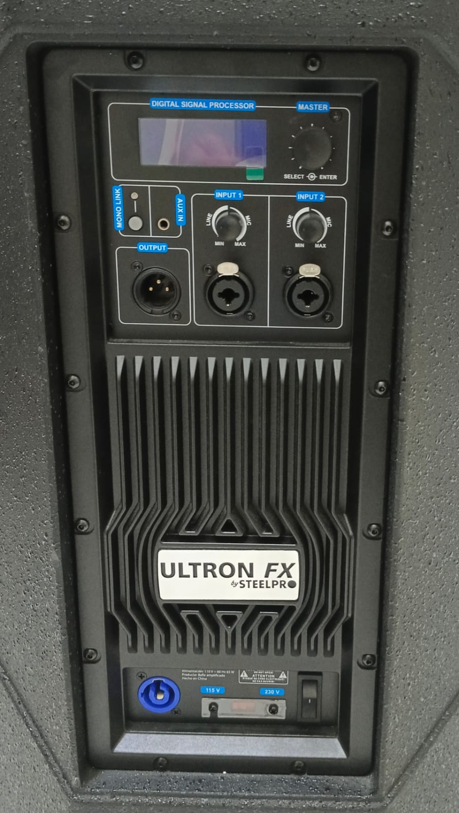 Bocina amplificada ULTRON steelpro, usado