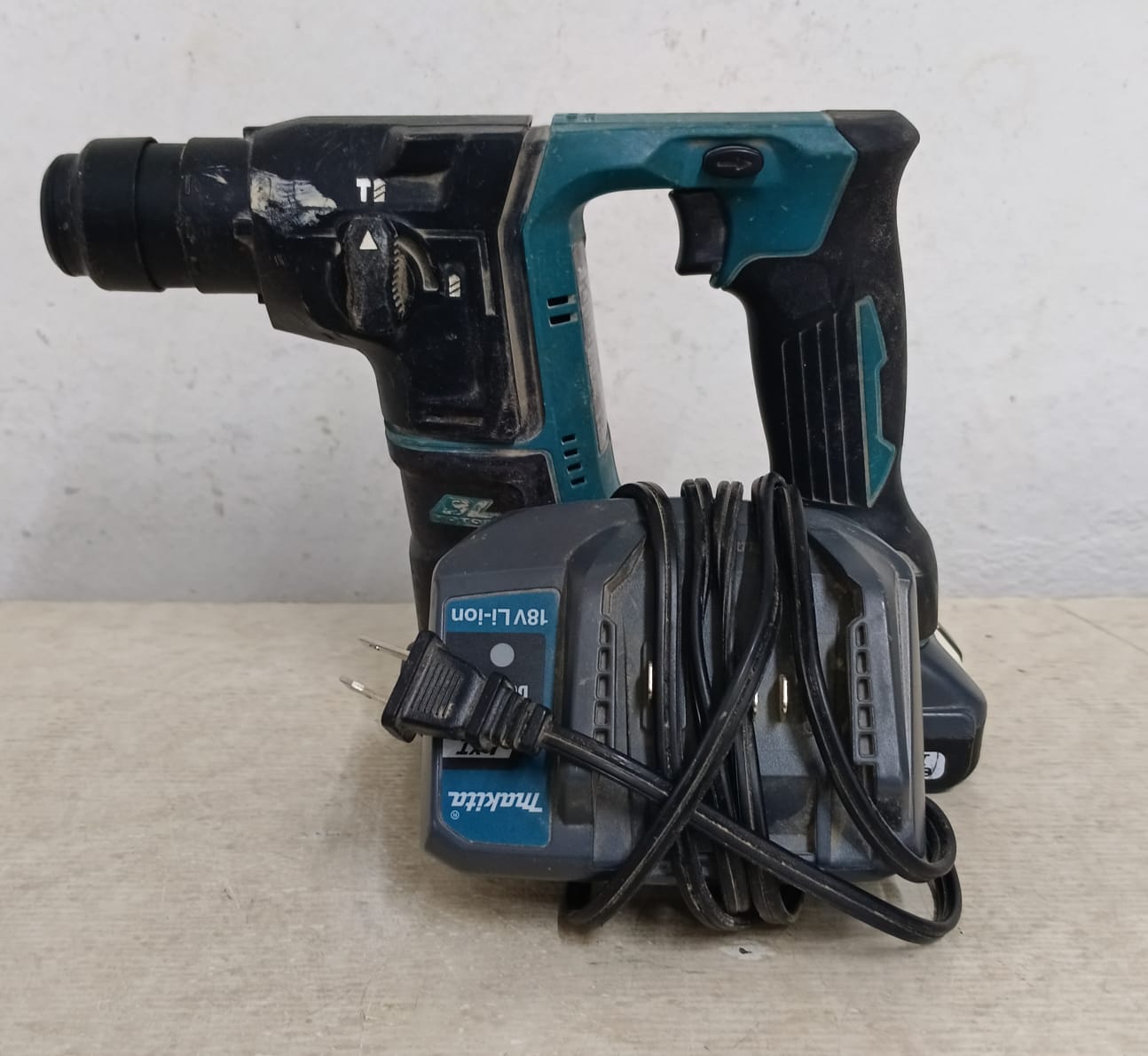 Taladro percutor inalambrico MAKITA dhr171, usado
