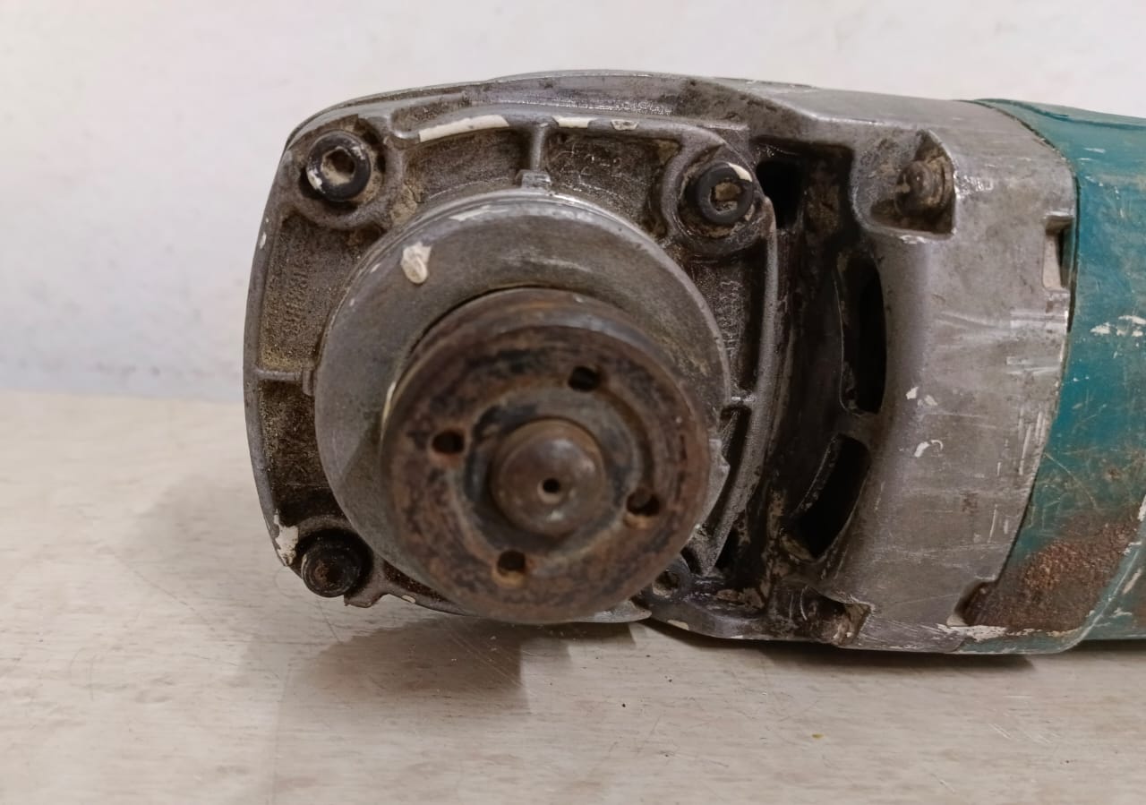 Esmeriladora MAKITA ga7024, usado