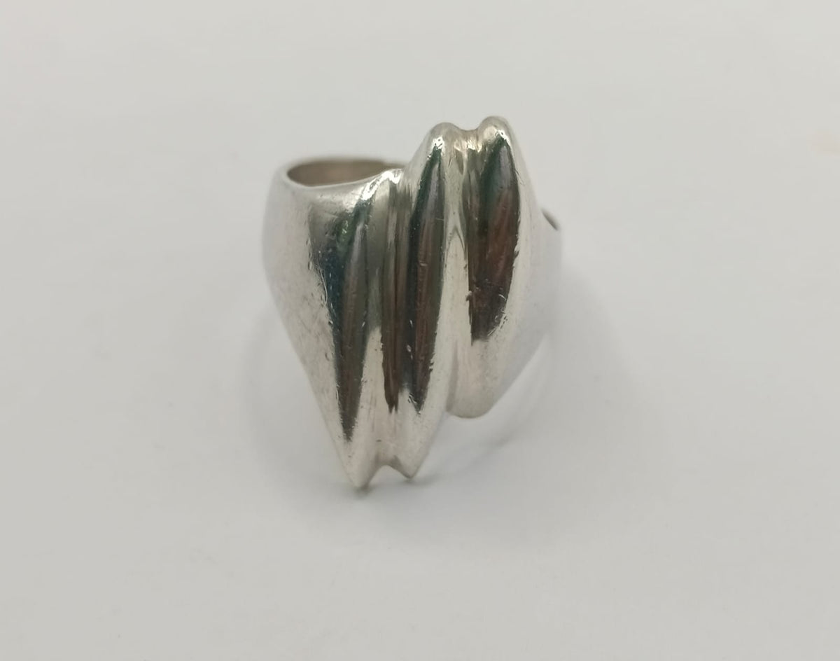 Anillo con diseño PLATA 925 peso 10.5gr