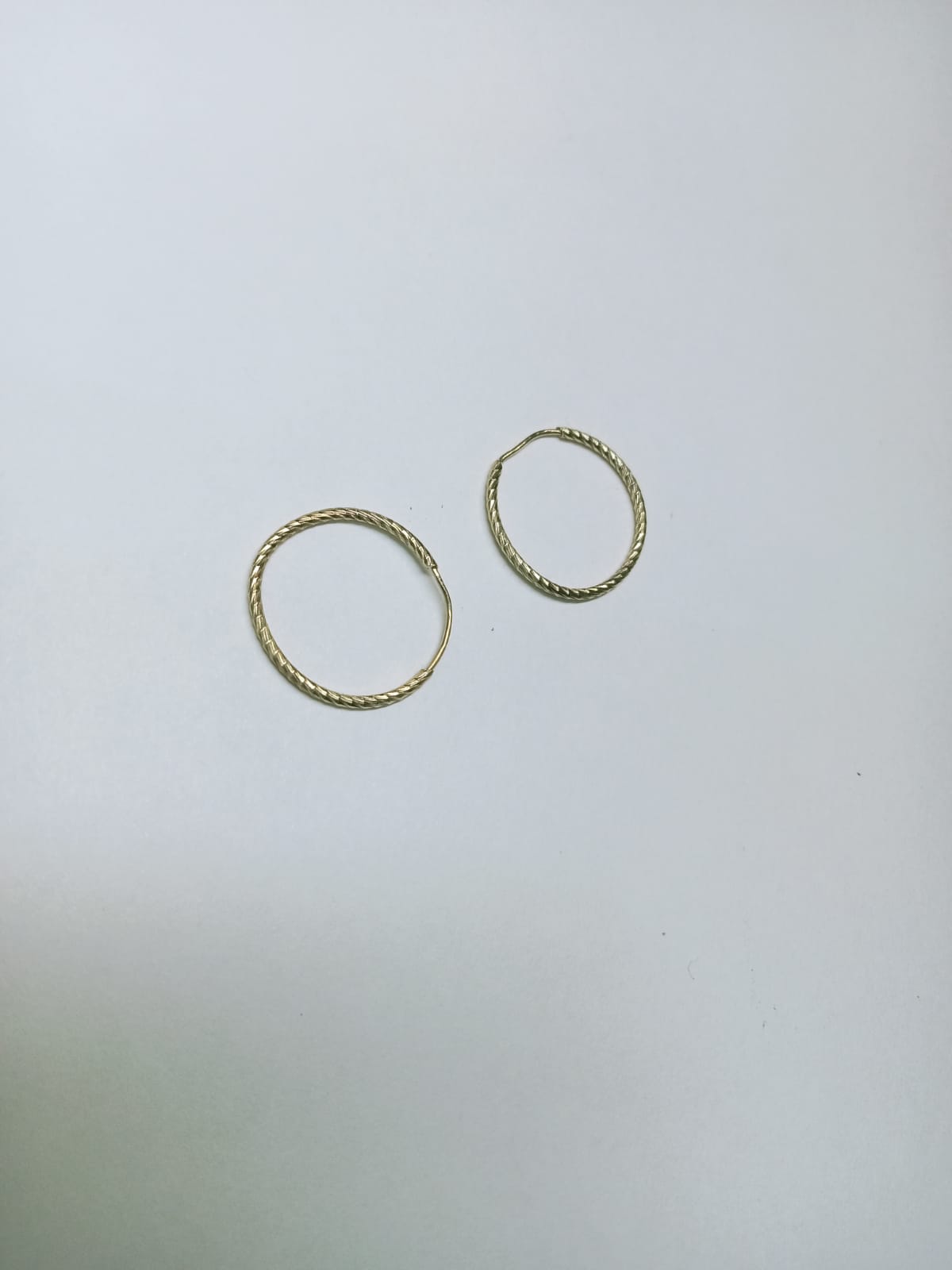 Par de Arracadas de Oro 10K – Elegancia Clásica
