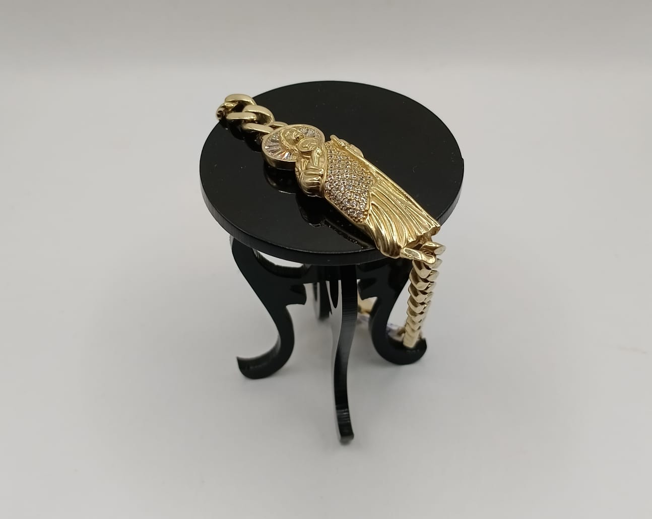 Pulsera con dije de san judas ORO 10k peso 13gr, usado
