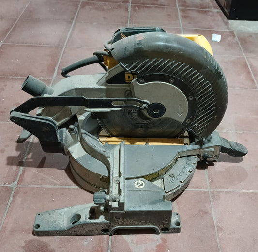 Ingletadora DEWALT dw713-b3, usado