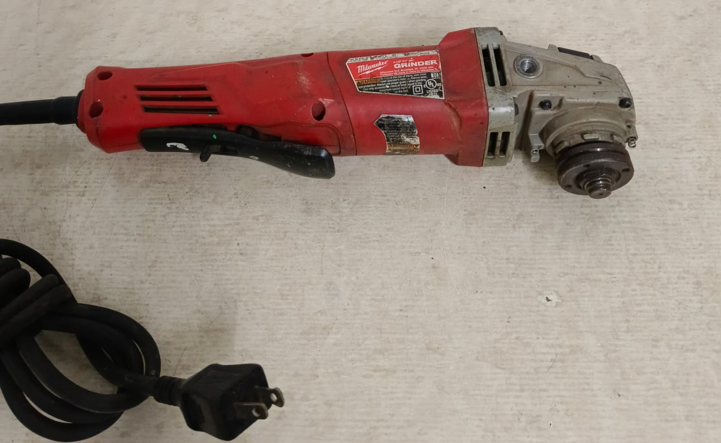 Esmeriladora MILWAUKEE 6141-30, usado