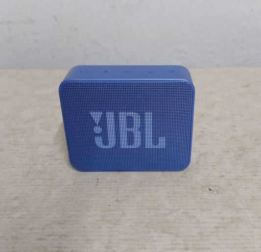 Bocina recargable JBL go esential, usado