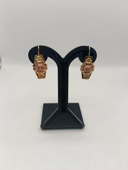 ARETE flor ORO 10K peso 2.7gr, usado