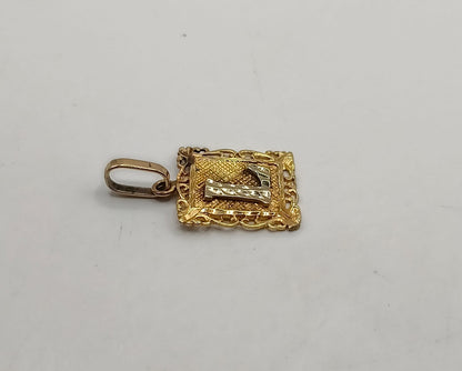 Dije letra L ORO 14k peso 1.5gr , usado