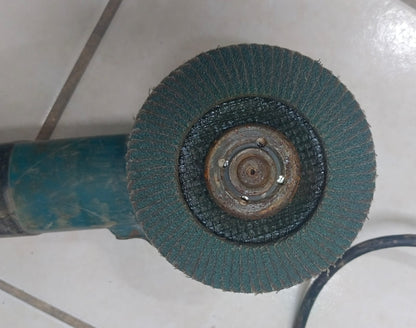 Mini Esmeril MAKITA 9554hn con disco, usado