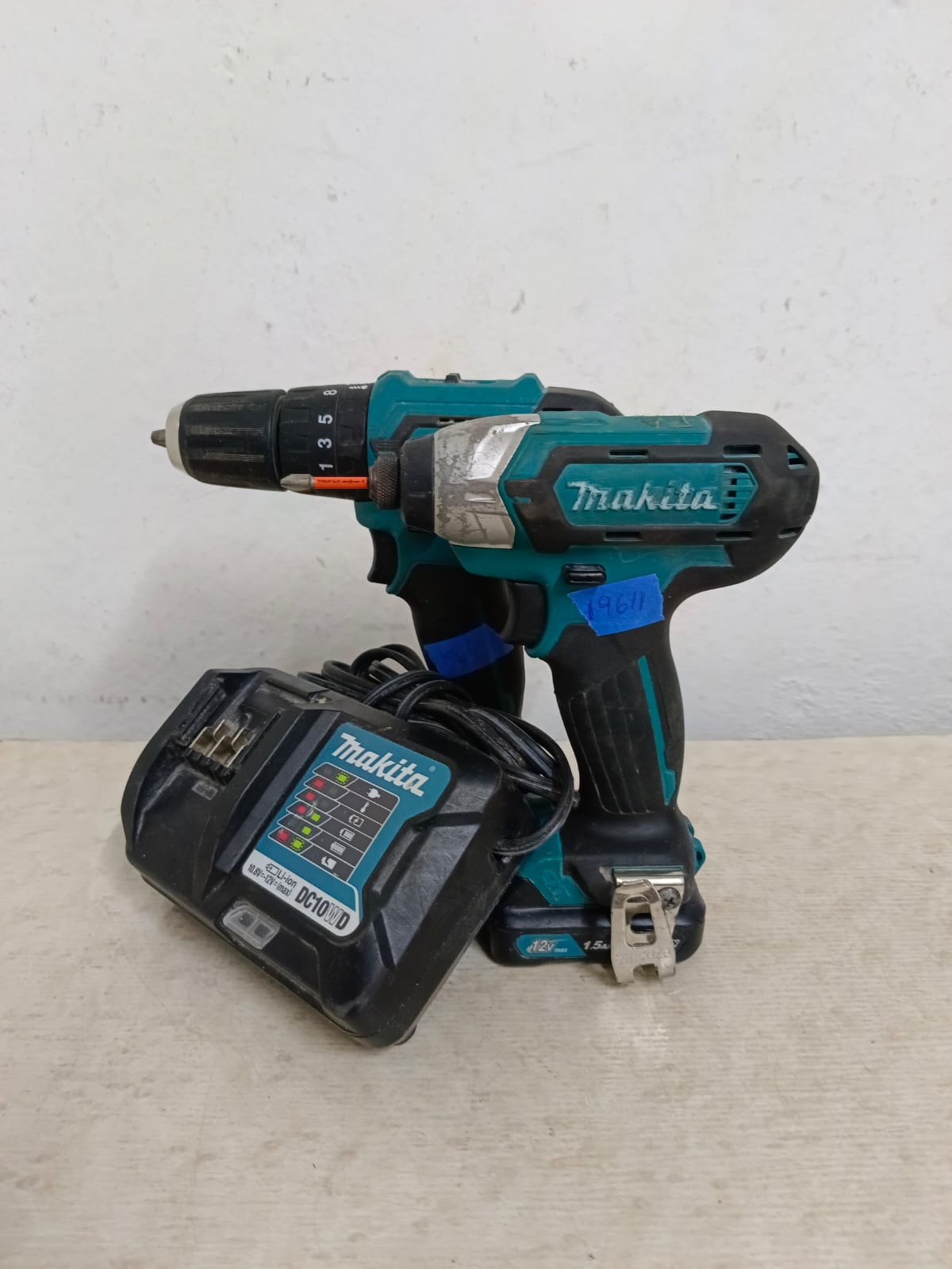 Kit de taladros inalambricos MAKITA con cargador, usado