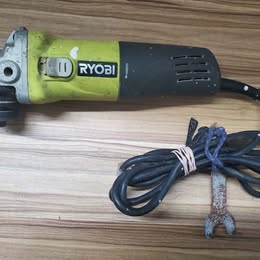 esmeriladora angular Ryobi usada de 4 1/2"