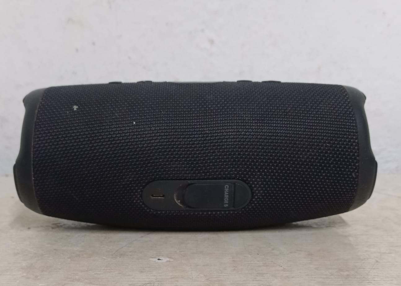 Bocina JBL CHARGE 5, usado