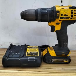 Taladro DeWALT inalámbrico con cargador y batería 👇