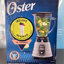 Licuadora Oster con vaso de vidrio ( nueva )