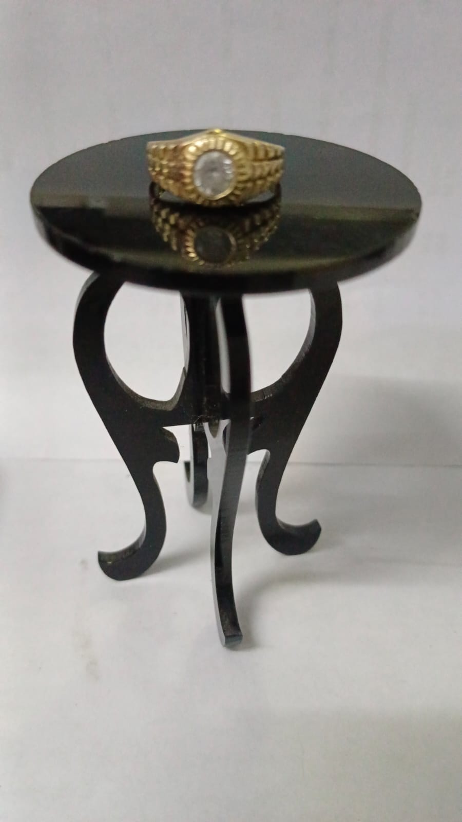 Anillo con sintetico ORO 8k peso 2.7gr, usado