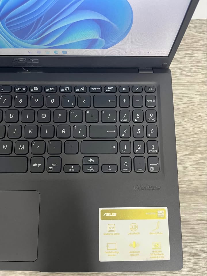 Laptop Asus VivoBook 256 Gb SSD 8 RAM Intel premium Gold usada