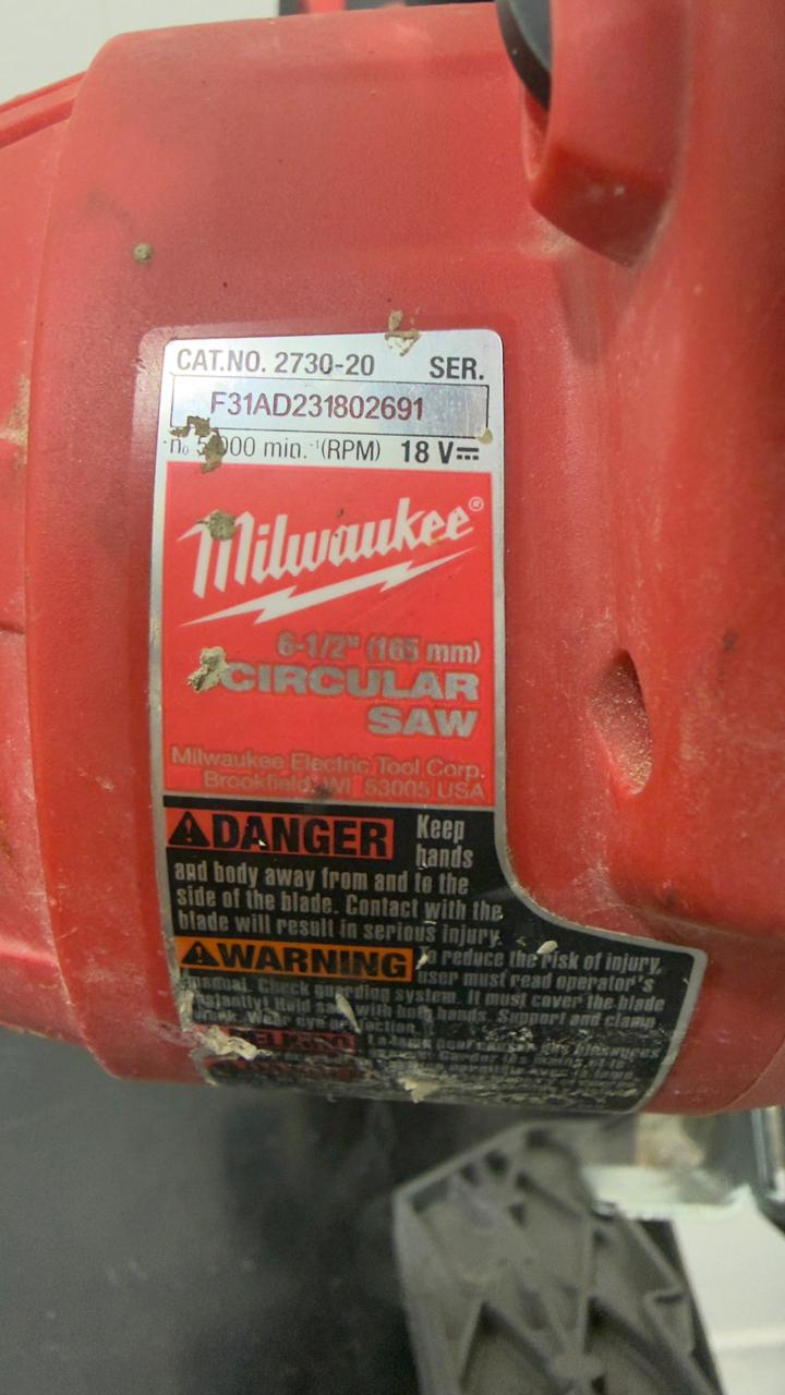 SIERRA CIRCULAR MILWAUKEE INALAMBRICO CON BATERIA (SIN CARGADOR)