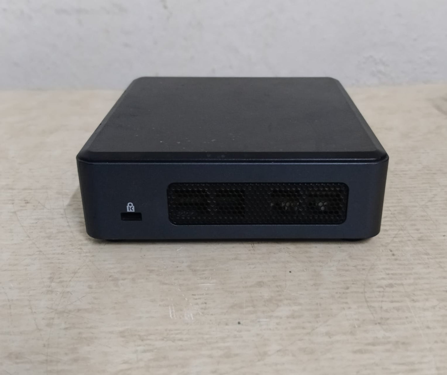 CPU windows 11 16ram 256gb ssd procesador corei3 8a generacion con cargador, usado