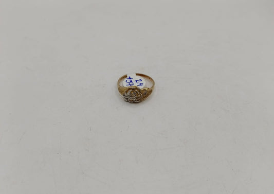 Anillo diseño de flor ORO 10k peso 2.4gr, usado