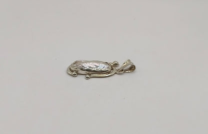 Dije tipo concha PLATA 925 peso 4.4gr, usado