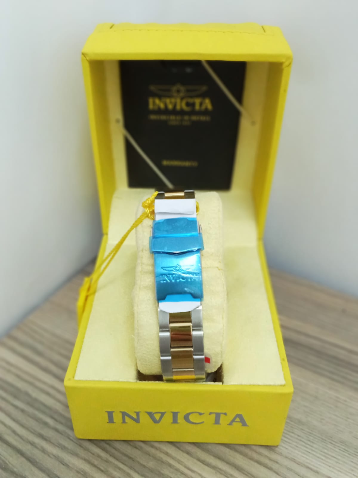 reloj invicta en caja