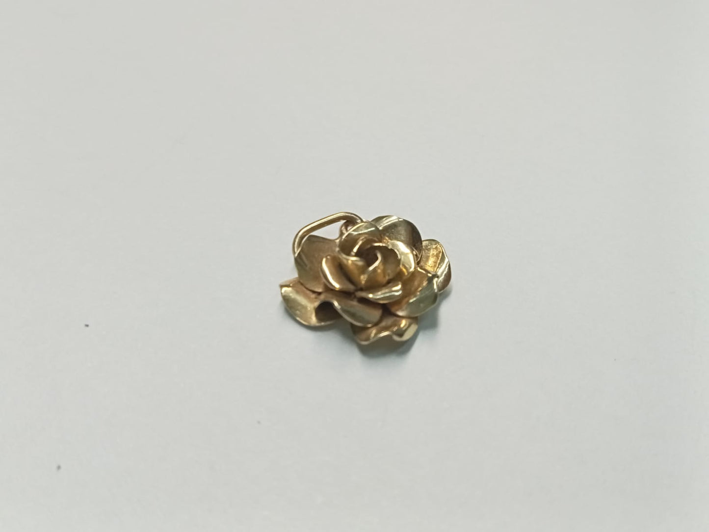 dije de oro 10k -diseño rosa peso 1.2